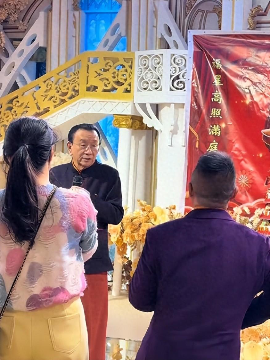 爱游戏网页版-侯耀华80大寿冷清收场！郭德纲全程沉默，亲儿子以及至亲基本缺席